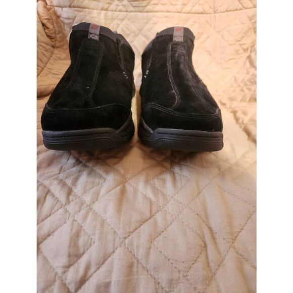 Skechers 13  relaxed fit memory foam Suede slip on, black on black - Picture 9 of 9